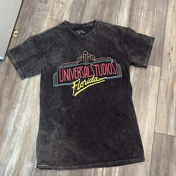 Universal Studios Florida VooDoo Doughnut Tee T-shirt lot - Adult Size Small - Picture 2 of 4
